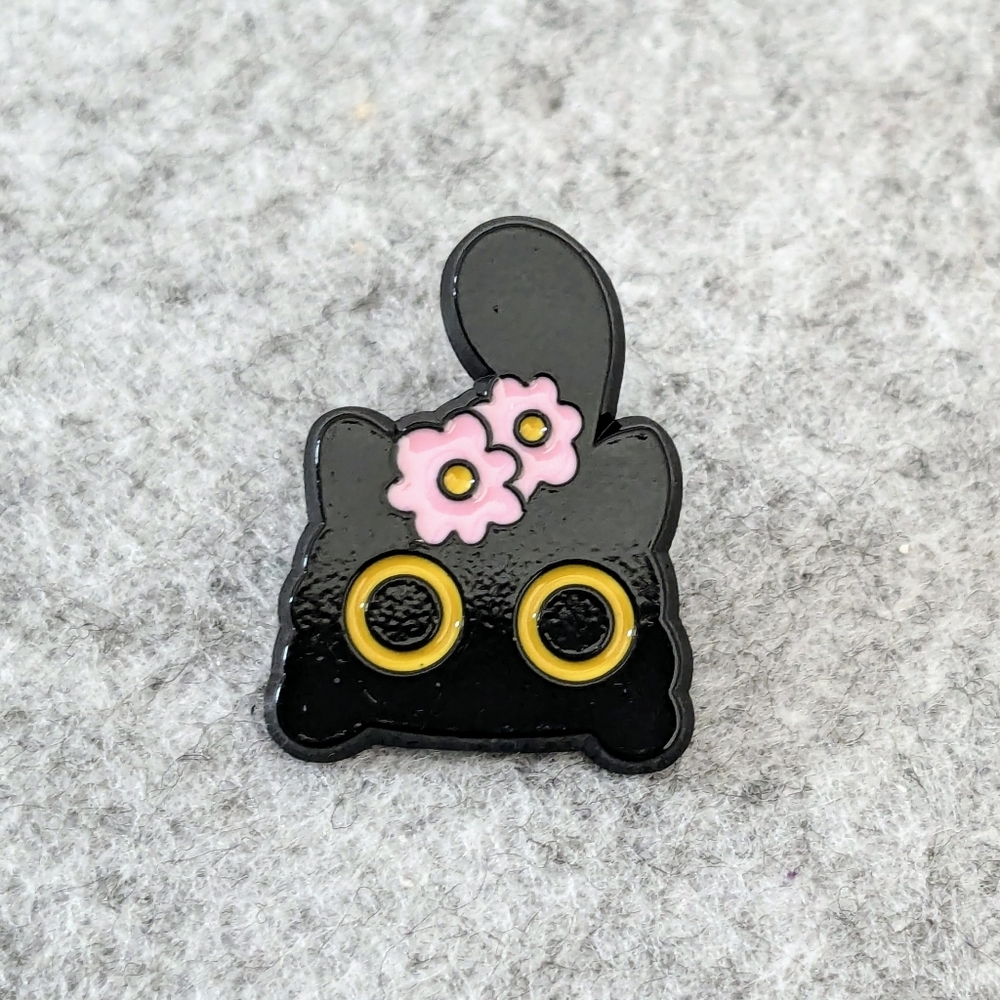 Sweet Flower Kitten Pin
